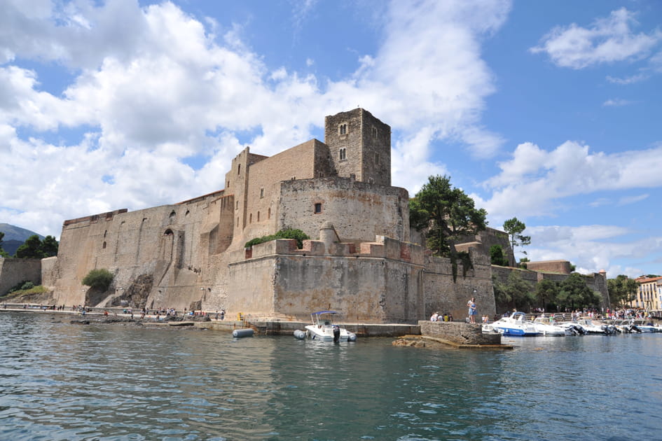 Au pied des remparts