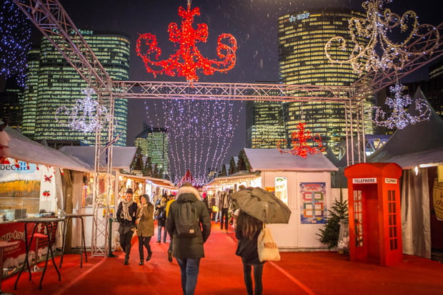 Des senteurs envoûtantes de cannelle et de chocolat chaud au village de Noël de La Défense