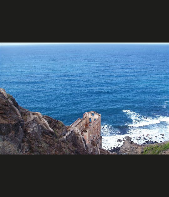 Sentier sur la falaise