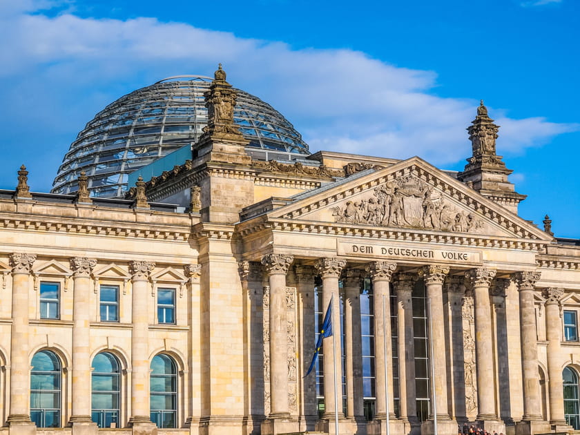 Admirer la vue depuis le d&ocirc;me en verre du Reichstag