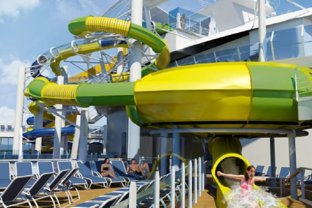 Des toboggans pour les petits... Et les grands