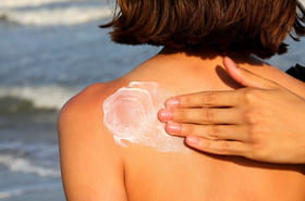 Personne ne pense &agrave; acheter cette cr&egrave;me solaire, c'est pourtant la meilleure selon UFC-Que Choisir