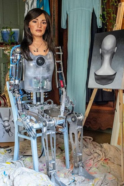 Ai-Da le robot qui expose ses oeuvres d'art