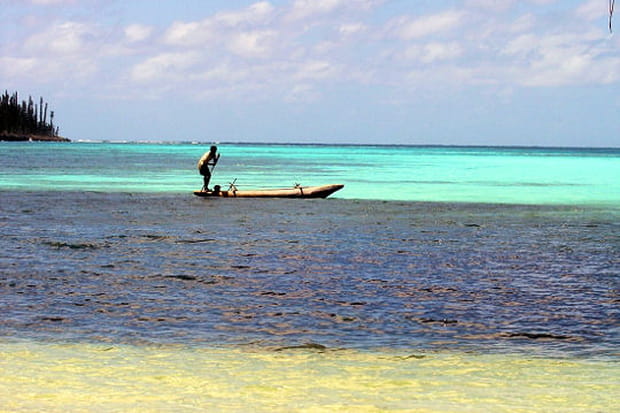 17h : un pêcheur s'active en Nouvelle-Calédonie