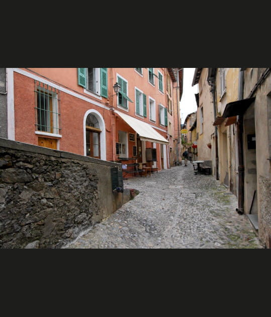 Un village haut en couleurs