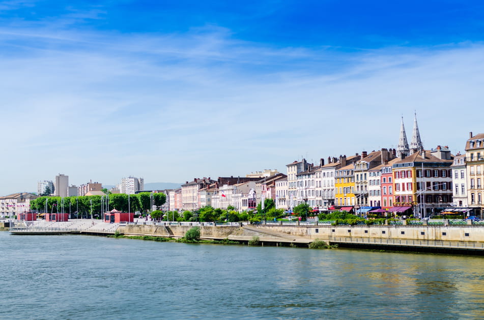 M&acirc;con, travers&eacute;e par la Sa&ocirc;ne