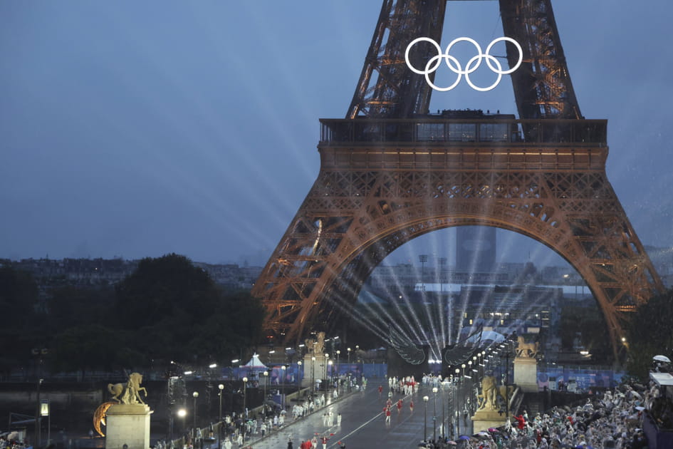 La Tour Eiffel dans son habit de lumi&egrave;re