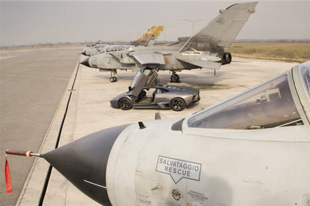 Une carroserie en fibre de carbonne