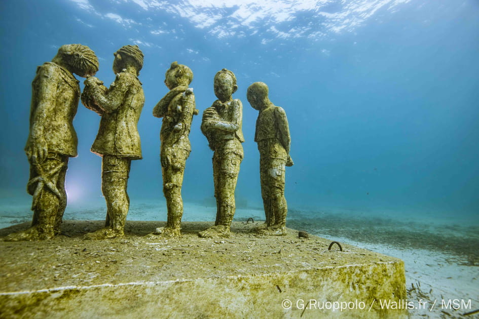 Des statues en acc&egrave;s libre &agrave; la nage