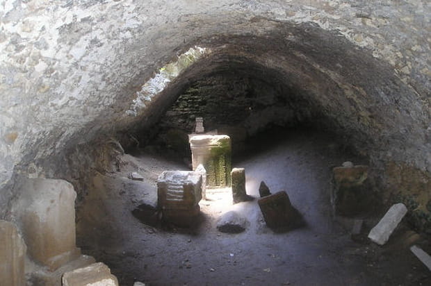 Crypte dans les ruines de Carthage