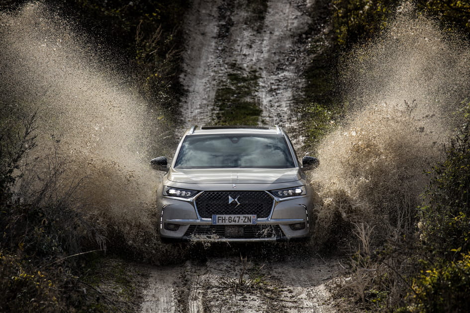 Un DS7&nbsp;Crossback E-Tense 4x4&nbsp;&agrave; l'aise en tout-terrain