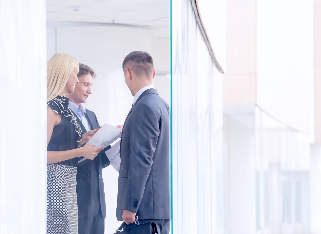 Ses employés ne le reconnaissent même pas dans l'ascenseur : ce patron multimilliardaire d'une entreprise très connue ne montre jamais son visage