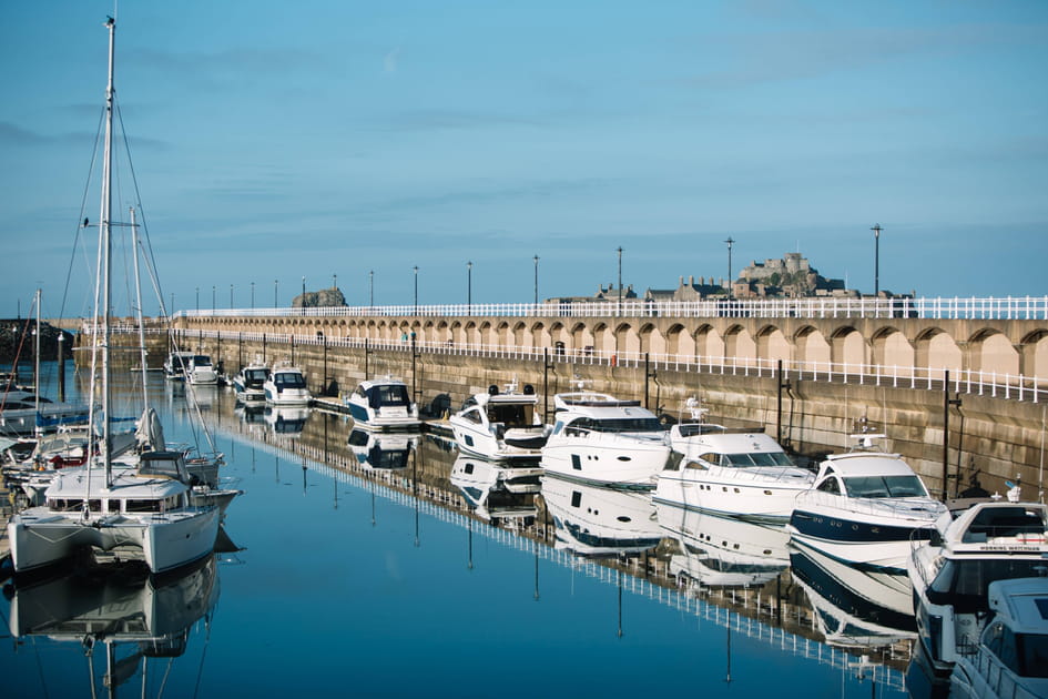 Saint-H&eacute;lier, une escapade insulaire &agrave; port&eacute;e de la Bretagne