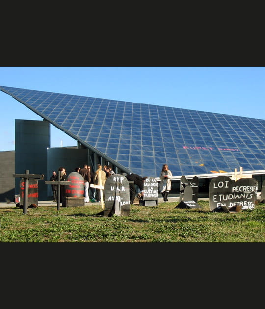 &quot;Enterrement&quot; de l'Universit&eacute; de La Rochelle