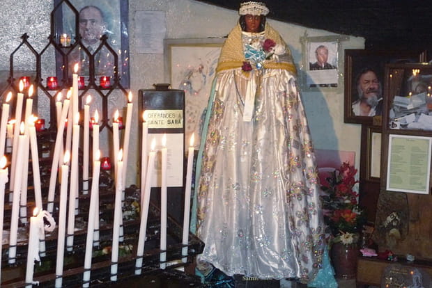 Le secret de la Vierge Noire vénérée par les Gitans aux Saintes-Maries