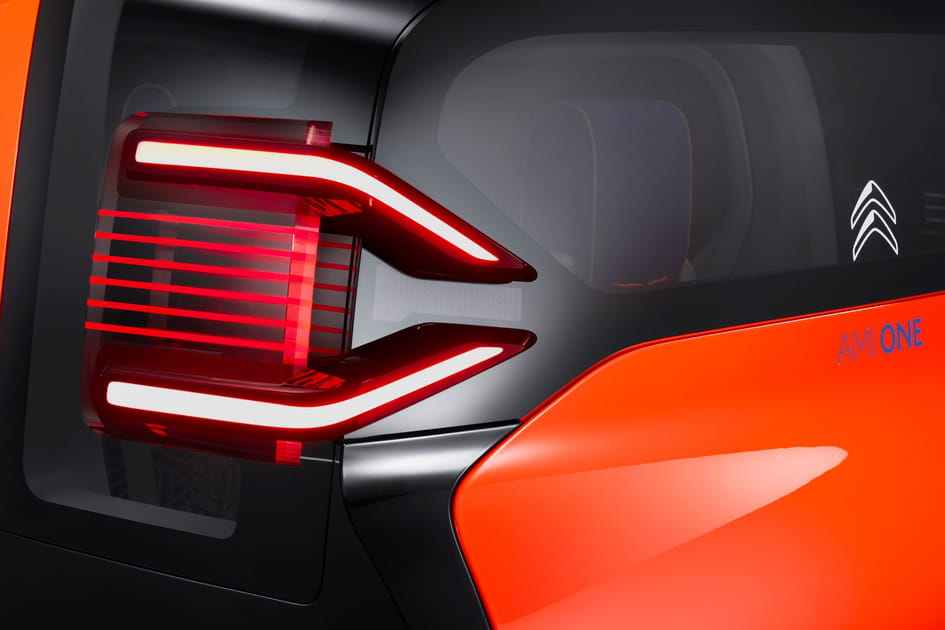 Zoom sur les feux LED &agrave; l'arri&egrave;re de l'Ami One Concept