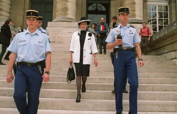 Aperçue deux fois sans chapeau depuis 1957