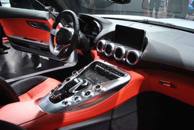 Un habitacle élégant et racé