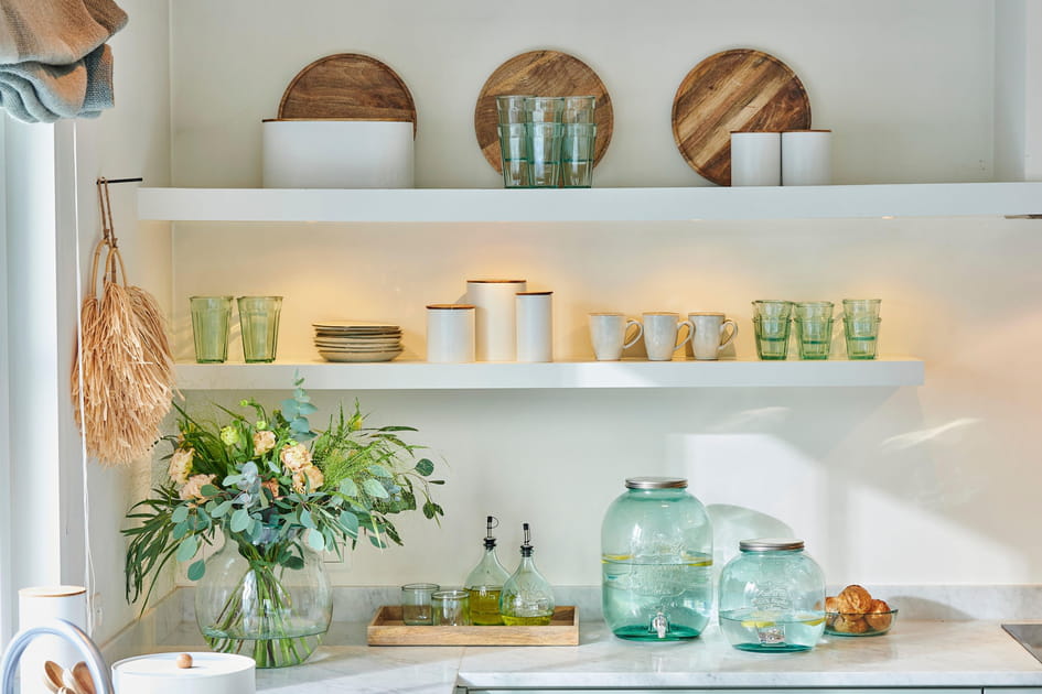 Une s&eacute;rie de verres en verre recycl&eacute; chez Casa