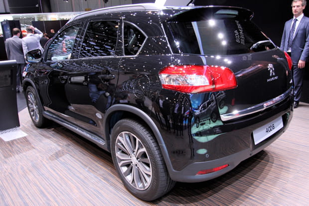Peugeot 4008 arrière
