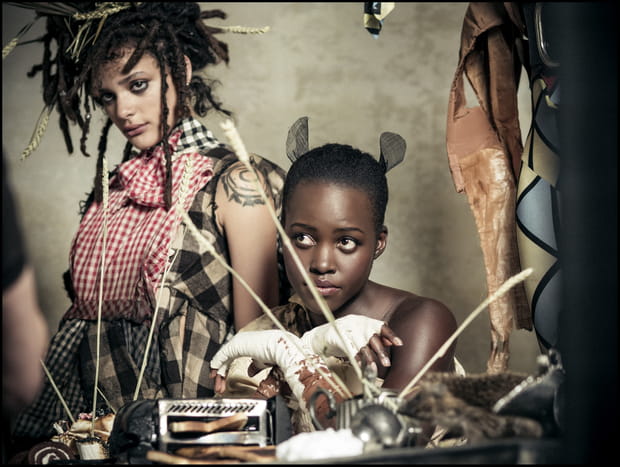 Sasha Lane en Lièvre de mars dans le Calendrier Pirelli 2018
