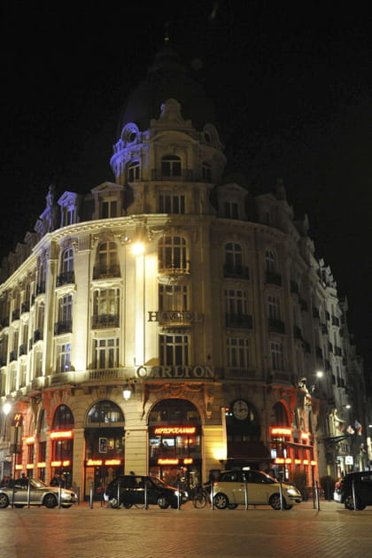 Un fils cach&eacute; et des prostitu&eacute;es appel&eacute;es &quot;mat&eacute;riel&quot;