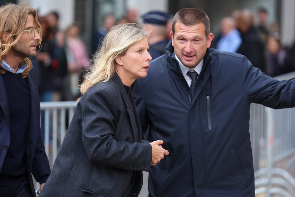 Karin Viard se rend aux obs&egrave;ques de Michel Blanc