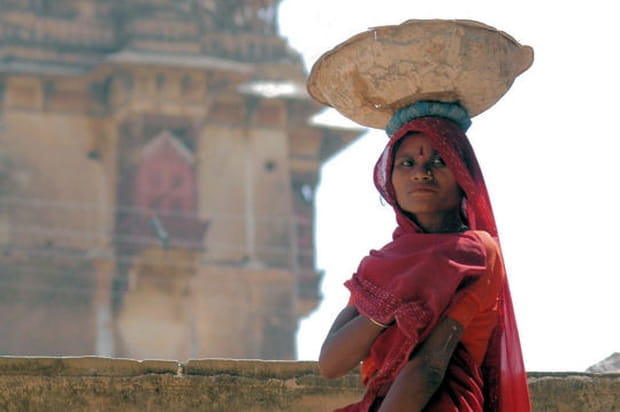 Devant l'un des temples d'Orcha