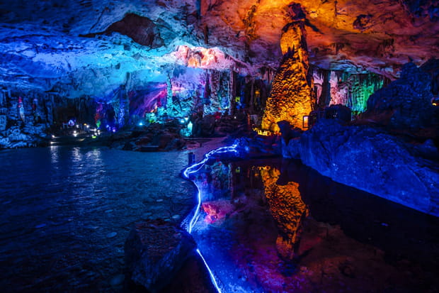 La grotte des flûtes de roseau en Chine