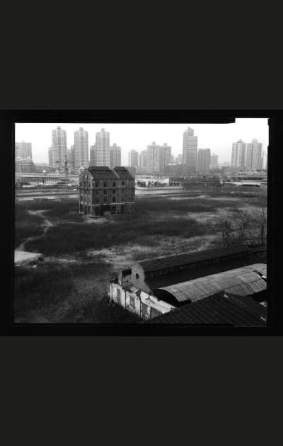 Immeuble esseul&eacute; en banlieue de Shanga&iuml;
