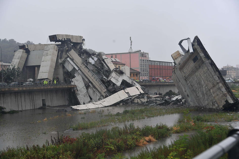 Les images spectaculaires du pont effondr&eacute; &agrave; G&ecirc;nes