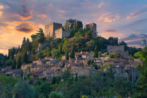 Castelnou, petit village médiéval des Pyrénées-Orientales