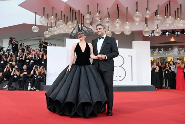 Lady Gaga enflamme la Mostra de Venise au bras de son compagnon Michael Polansky