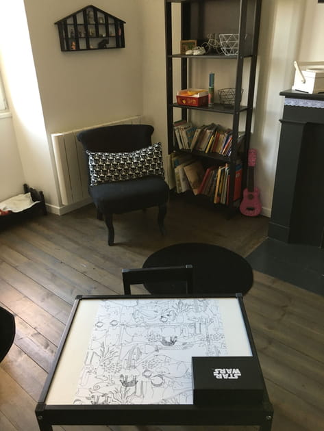 Un parquet vitrifi&eacute; et teint&eacute;