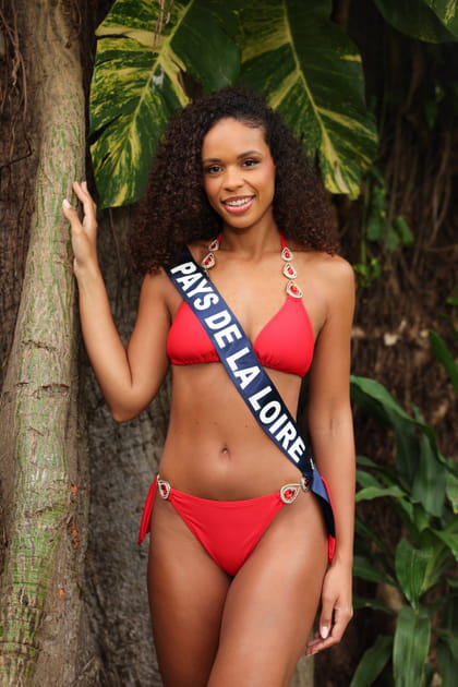 Miss Pays-de-la-Loire encha&icirc;n&eacute;e avec ce bikini flashy