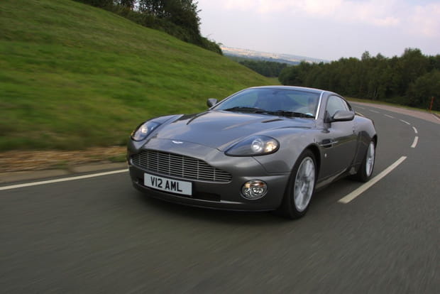 2001 – Aston Martin V12 Vanquish