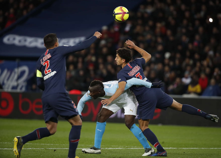 Balotelli finalement pr&eacute;sent mais mis sous l'&eacute;teignoir