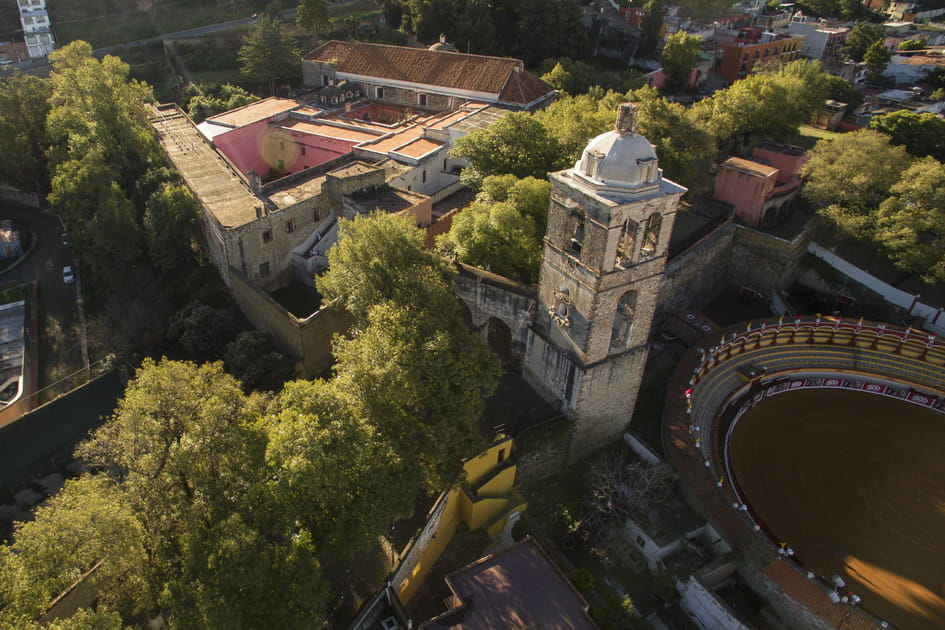 Les premiers monast&egrave;res du XVIe si&egrave;cle sur les versants du Popocatepetl (Mexique)