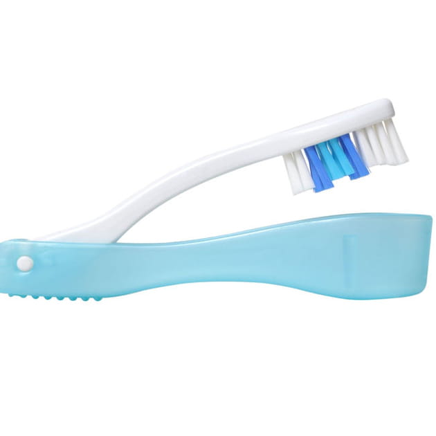 Une brosse &agrave; dents de voyage pour rester propre