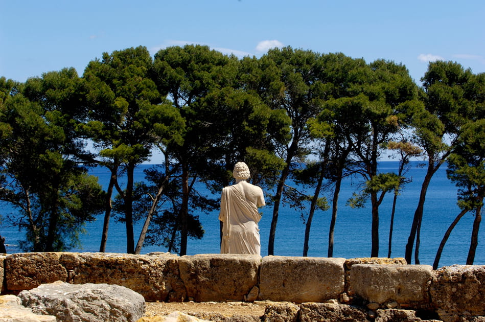 Emp&uacute;ries