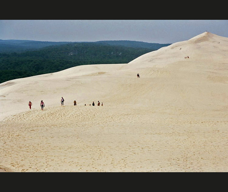 Marcher dans les dunes du d&eacute;sert du Pilat