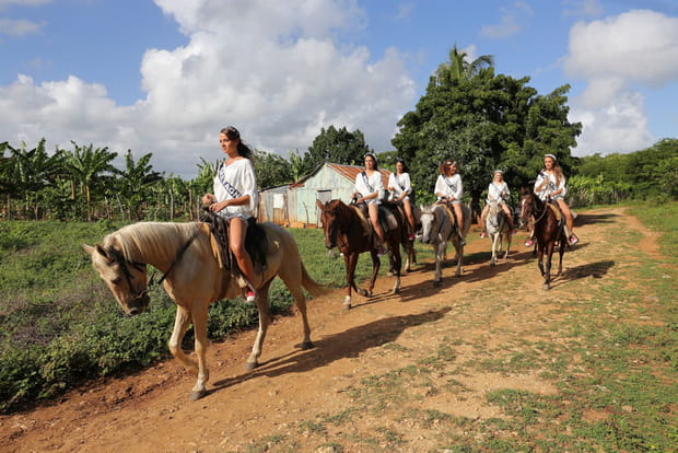 Les Miss font du cheval