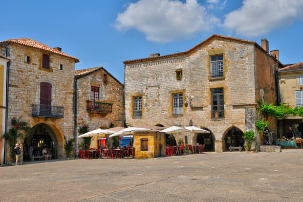 Monpazier, le village parfait pour de multiples haltes romantiques