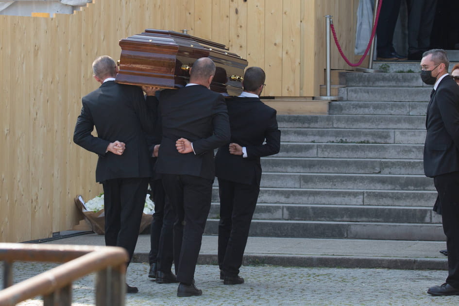 PHOTOS. Les personnalit&eacute;s pr&eacute;sentes aux obs&egrave;ques de R&eacute;gine