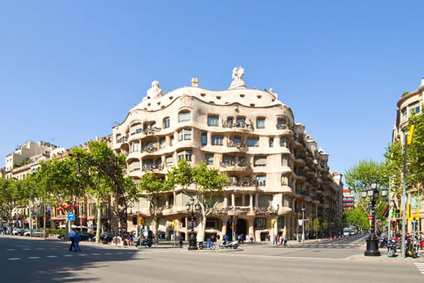 Le touristique Passeig de Gracia à Barcelone
