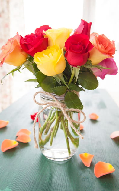 Recycler les bocaux en vases ou bougeoirs