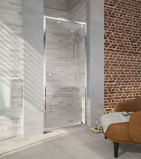 Une porte de douche r&eacute;versible facile d'entretien