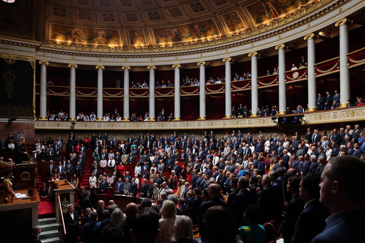 92 vols gratuits, 1ère classe SNCF, garde d'enfants... Ces avantages discrets des députés