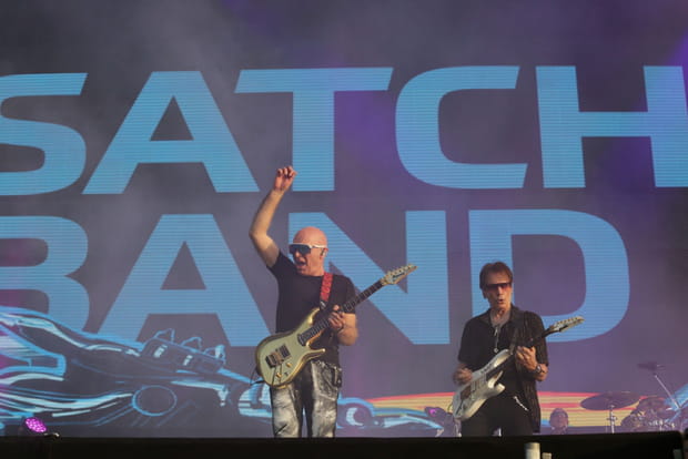 Satchvai Band, première union officielle des guitaristes légendaires