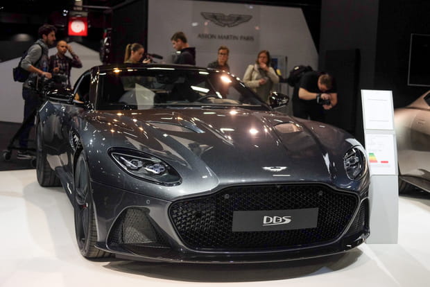 La DBS Superleggera vise la performance
